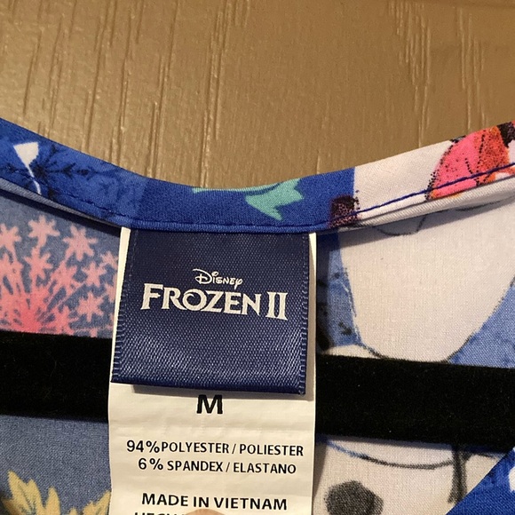 Disney Frozen II (2) Fall/Winter Scrub Top Like New! - Picture 4 of 4